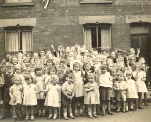 VE Day Lynn kiddies